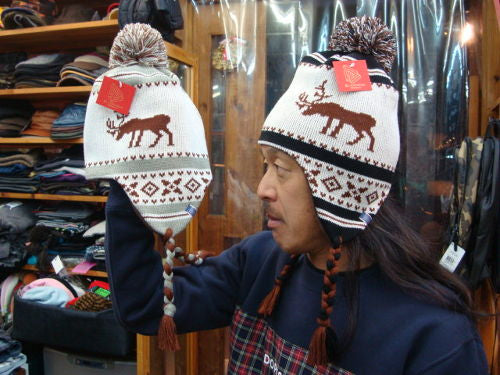 DL004004 Cowichan Tassel Beanie