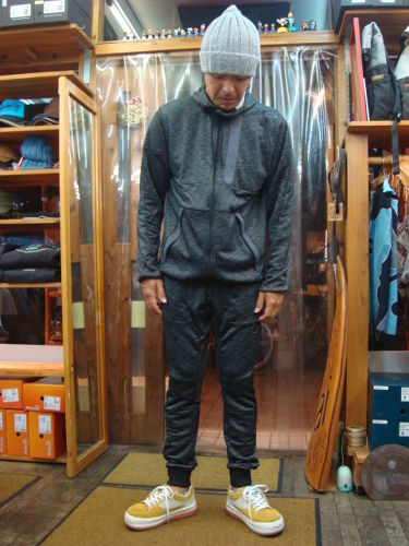 CIRCULAR TECHNICAL FLEECE LONG PANT 4.8 422012JP（カラー：JET BLACK 01K）