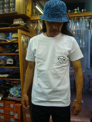 ポケット S/S TEE 116-226（カラー：WHITE(BLACKプリント)）サイズ：S（日本サイズ）