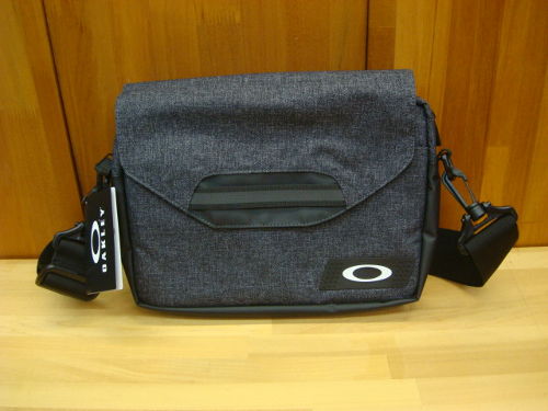 ESSENTIAL BODY BAG 921091JP（カラー：DARK HEATHER GREY 20Q）