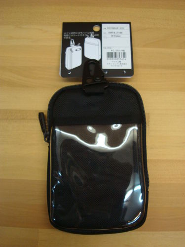 ESSENTIAL ZIP CASE 921088JP（カラー：BLACKOUT 02E）
