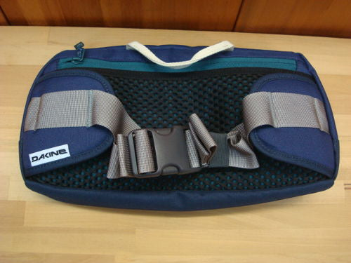 SLING PACK 6L AH237-029（カラー：IMP(IMPERIAL)）