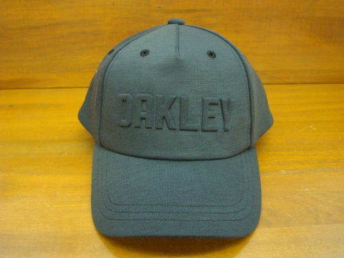 UNEVEN TECHNICAL FLEECE CAP 911900JP（カラー：BLACKOUT 02E】