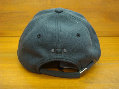 UNEVEN TECHNICAL FLEECE CAP 911900JP（カラー：BLACKOUT 02E】