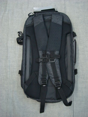 ESSENTIAL AC BACK PACK M 2.0 921381JP（カラー：BLACK HEATHER 00H）