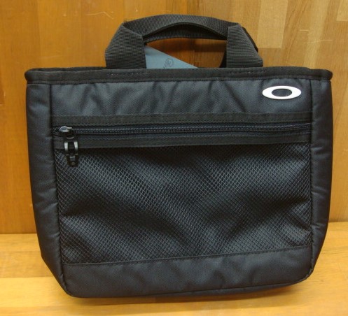 ESSENTIAL SMALL TOTE 5.0 FOS900674（カラー：BLACKOUT 02E）