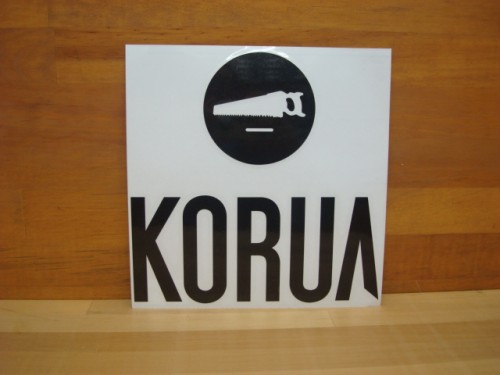 KORUA SHAPES SNOWBOARD（コルアシェイプススノーボード）Sticker KORUA CI LOGO 20cm　カラー：BLACK