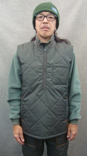 中綿リバーシブルベスト 425-069（カラー：OLIVE/SAND）