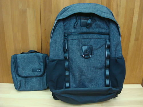VOYAGE 22L BACKPACK 92969（カラー：BLACKOUT 02E）
